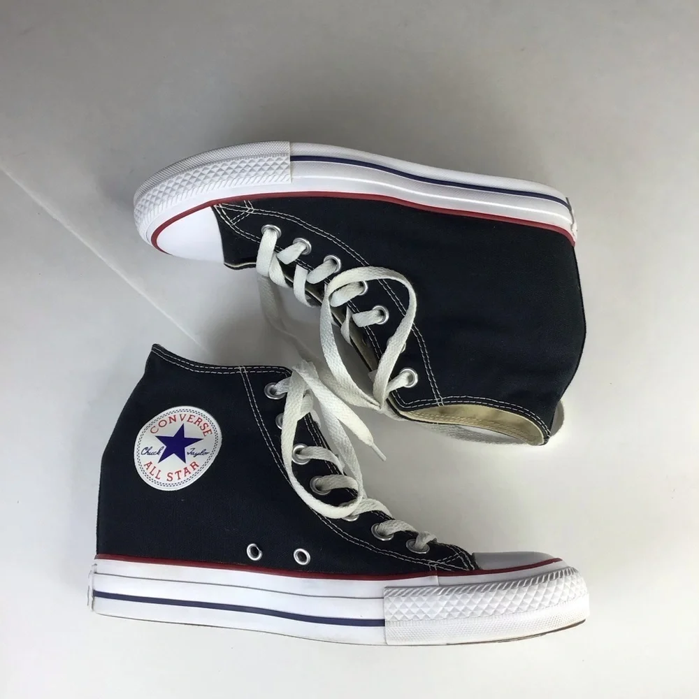 Converse Chuck Taylor Wedge Lux Mid in Black Size 8.
